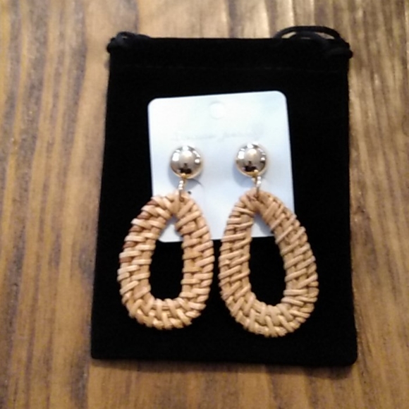 Rattan Teardrop Earrings - Picture 3 of 4